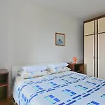 Appartement Cozy Danica With Terrace