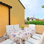 Appartement Cozy Danica With Terrace *