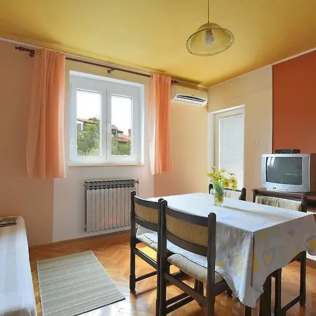 Cozy Danica With Terrace Rovinj