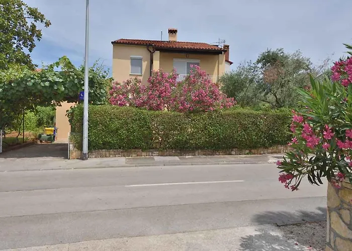Cozy Danica With Terrace Rovinj